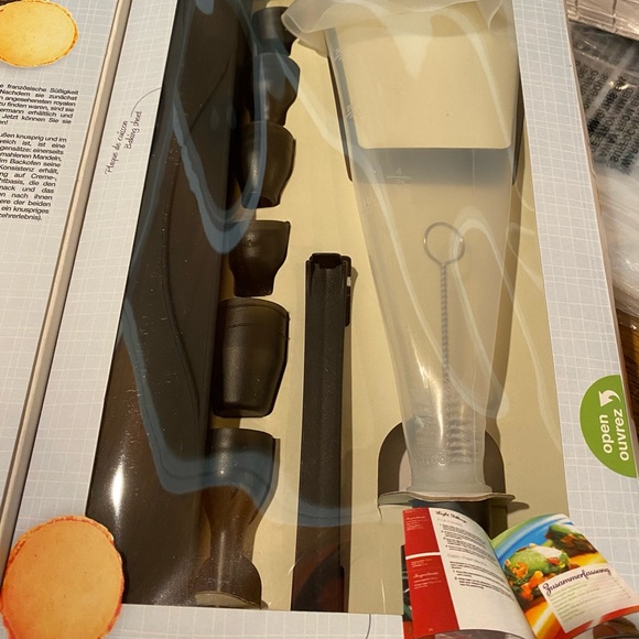 Mastrad(Paris) macarons kit new in box - Picture 6 of 9